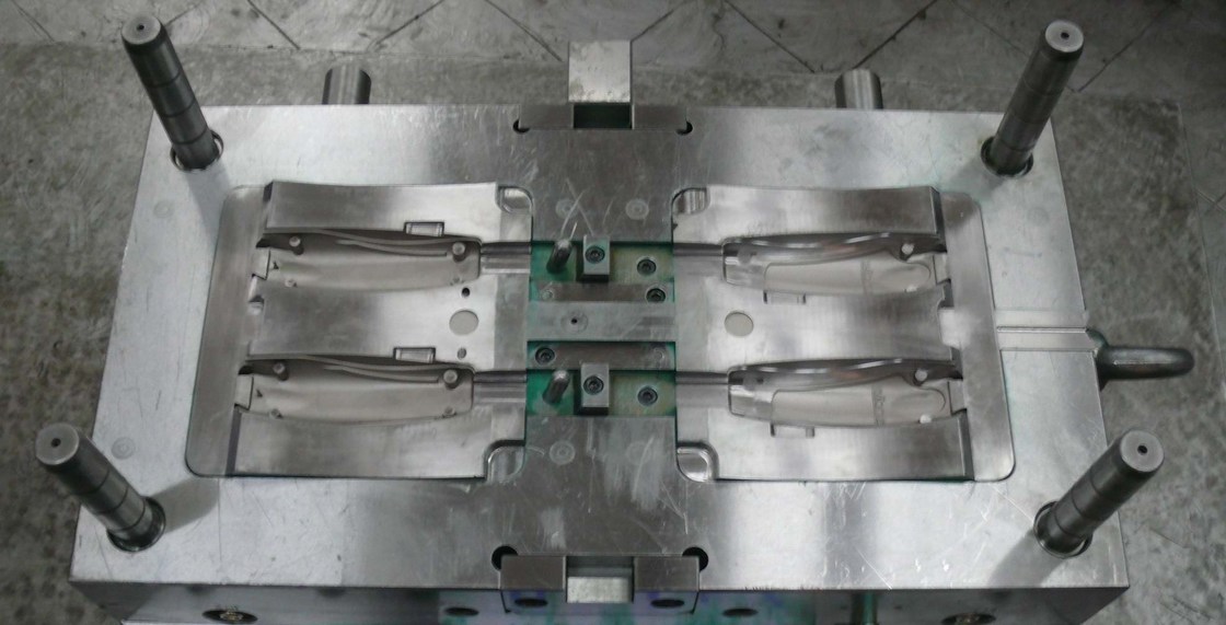 Stampaggio ad iniezione di Overmold di 2 colpi, modanatura rotazionale di plastica bicolore